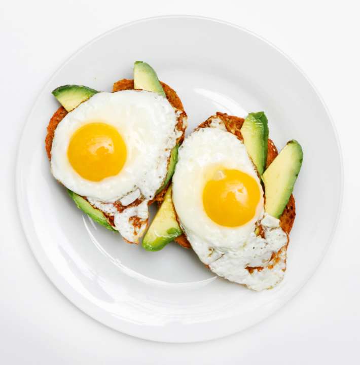   Egg egg: Wholemeal bread with egg and avocado