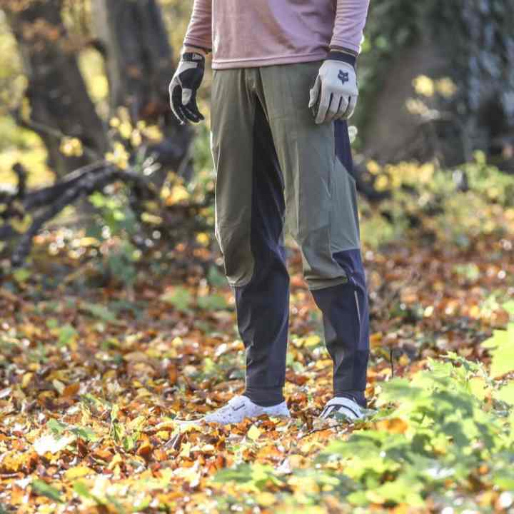 The Norrona scores points with its extensive features and high-quality materials. However, the cut and pocket management could be improved.