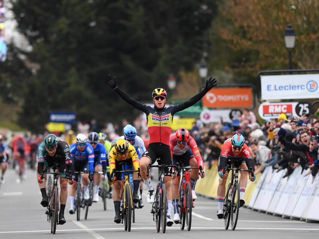 Merlier siegt auf 1. Etappe - Bora-Sprinter Bennett Zweiter