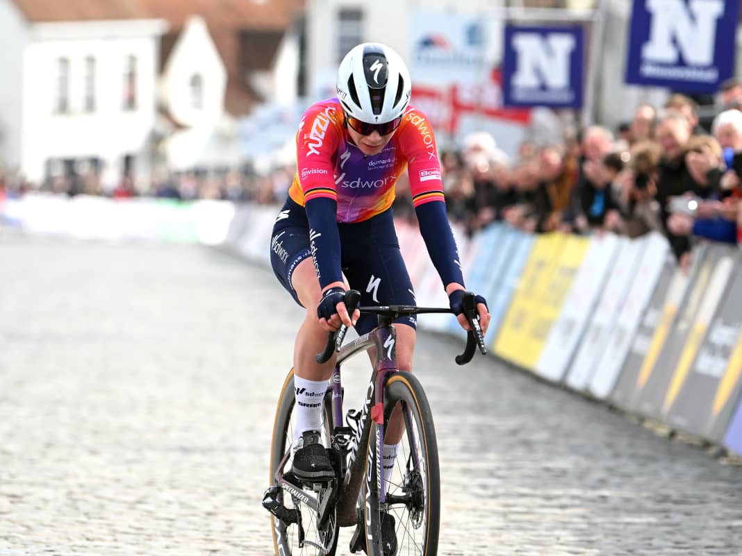 Lotte Kopecky siegt vier Tage nach Tod ihres Bruders bei Nokere Koerse