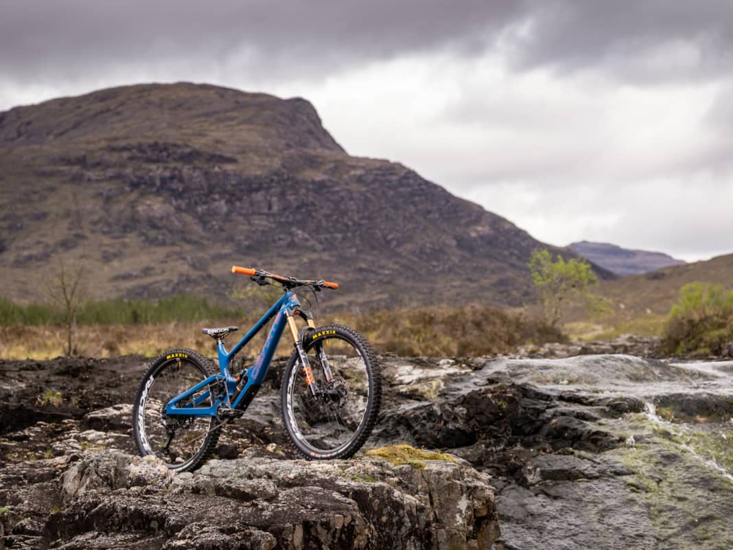 Das soll das neue High-Pivot Enduro aus Schottland können