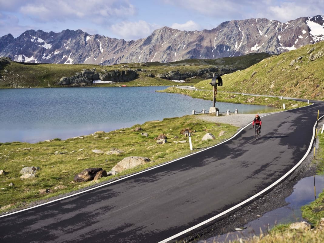 Etappenfahrt in den Alpen - Hüttentour: Zwölf Alpenpässe in fünf Tagen