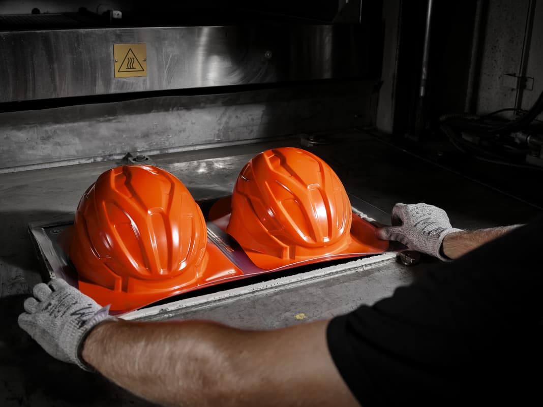 Ein exklusiver Einblick in die Produktion des italienischen Helmherstellers