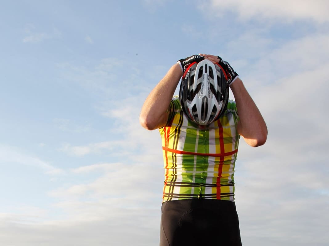 Nackenschmerzen beim Rennradfahren - was hilft?