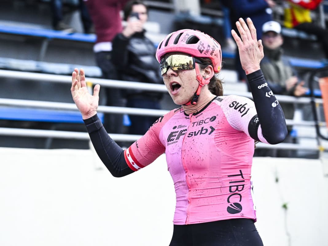 Außenseiterin Alison Jackson gewinnt Paris-Roubaix