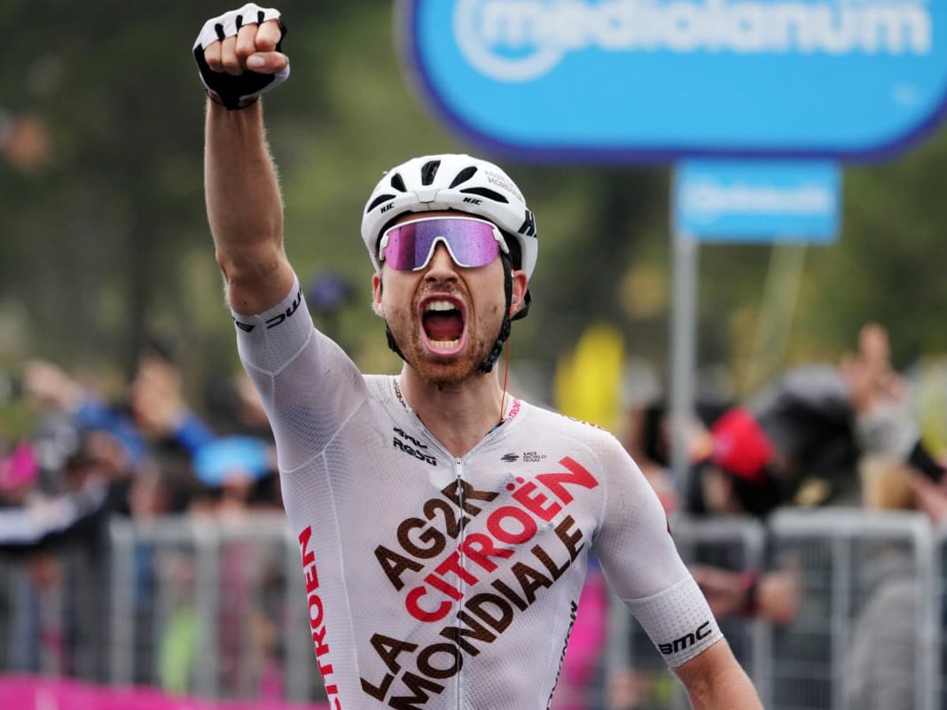 106. Giro d'Italia - Leknessund löst Evenepoel ab - Paret-Peintre holt Tagesieg
