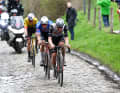 Am Oude Kwaremont forciert Pogacar das Tempo