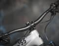The carbon handlebars also come from Newmen.