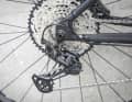Bietet ausreichend Bandbreite, auch für steile Uphills: Die Shimano Deore XT mit 12‑fach-Übersetzung.