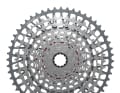 The new cassette has a slightly more homogeneous gradation and a narrow-width profile like the chainrings