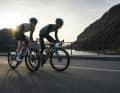 Zwischen 11 und 16 Uhr ist die UV-Belastung am höchsten. Die Touren deshalb besser in die frühen Morgenstunden...