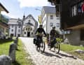 Eine Tour durch Geschichte und Kultur. Pittoreske historische Dörfer reihen sich auf der Strecke, ...