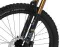 Out of place: The 36 mm Fox was still in the photo sample. In series production, customers have the choice between the 38 Fox with 170 mm travel and the Rock Shox ZEB with 160 mm travel.