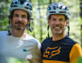 Brüder im Selbstversuch: Laurin (li) und Dimitri testen die Bikes „back to back“.