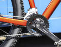 Two chainrings are no longer found on modern, high-quality mountain bikes. The technology on the Cube hardtail is a good 20 years behind the times.