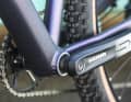 By contrast, the outdated bottom bracket standard on the Cube hardtail is rather old-fashioned.