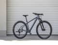 Cube bietet mit dem Reaction SLX ein Mountainbike Hardtail mit Shimano-XT-Ausstattung für 1199 Euro.
