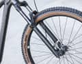 Das Cube Stereo One22 Pro holt 130 Millimeter federweg aus einer Rockshox Judy Federgabel.