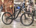 Mit Carbonrahmen, Fox Fahrwerk und Shimano XT Ausstattung macht das Cube Stereo One44 C:62 Race 29 im Bike-Shop eine ausgesprochen gute Figur.