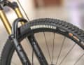 The Maxxis Forekaster tyres on the Cube Stereo One44 C:62 Race 29 roll quickly, but lack grip.