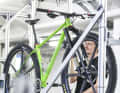 Aus dem BIKE-Testlabor gibt es einige Überraschungen. Die Custom-Geometrie des 32-Zoll-Bikes fällt anders aus als erwartet.