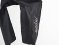Leicht kompressives, anschmiegsames Material, lasergeschnittene Beinabschlüsse und hochwertiges Sitzpolster stehen auf der Ausstattungsliste der Nalini Fast Bib Short.