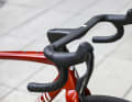 An integrated carbon cockpit contributes to the light overall weight of eight kilos and improves aerodynamics.