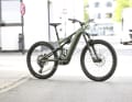 Das Specialized Turbo Levo 4 Expert kostet 9.999 Euro, bringt 24,5 Kilogramm auf die Waage und verfügt über 160/150 Millimeter Federweg. Für die Energieversorgung sorgt ein seitlich entnehmbarer 840-Wh-Akku.
specialized concept store 2026