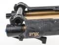 Aufgrund der 20x110-Millimeter-Steckachse aus Stahl und einem wirklich fetten Casting bringt die Podium ganze 2786 Gramm auf die Waage.