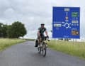 In der Oberpfalz teilen sich Auto- und Radfahrer verkehrsarme Nebenstraßen.
