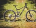 Eigentlich ein Enduro, doch dank Allround-Qualitäten und akzeptablem Gewicht (15,4 kg) auch als Trail- und Allmountain-Bike einsetzbar.