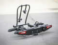 With the FoldClick 2 Evo, Yakima offers a lightweight bike carrier featuring an innovative towbar mounting system. It is also lightweight and can be stowed away compactly.