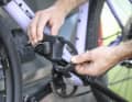 Vor allem an Carbonrahmen sind Greifarme mit Ratschenbändern die schonendere Wahl. Doch auch bei voluminösen Rahmen haben sie deutliche Vorteile.