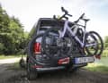 Thule war bisher für besonders hochwertige, nicht aber für leichte Fahrradträger bekannt. Das ändert sich nun mit dem neuen OutPace, der auch noch weitere clevere Features bereithält. Foto: Georg Grieshaber