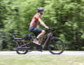 Wir konnten das Longtail-Lastenrad von Decathlon ausführlich im Alltag testen. Vorab: Das B'Twin E Three 500 liefert richtig viel Cargo-Bike zum fairen Preis.