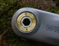 White Industries: The pull-off caps of the crank are available in eight different anodised colours.