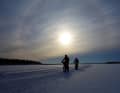 Die Tage im Winter sind kurz. Sobald die Sonne untergeht, fallen die Temperaturen noch mal rasant. Für den Grip kann das von Vorteil sein.