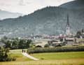 Imst lies in the tranquil Oberinntal valley. What you don't immediately realise about the town: Express trains also stop at its railway station and 35 fun sports are possible in its outdoor area.