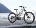 Alutech eFanes nextGen AXS // 10 445 Euro // 23,7 kg: Die deutsche Schmiede Alutech ist bekannt für ihre abfahrtsstarken Bikes mit schickem Aluminium-Finish. Das eFanes ist voll auf Trail und Enduro ausgelegt, der Fahrspaß steht ganz klar im Vordergrund. 170 mm Federweg.