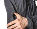 Ventilation channels under the armpits or on the back have little effect compared to mesh inserts. Only a little sweat can evaporate from the body here.