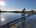 Max Fuchs balances over a lake near Kirchberg in Tyrol. He was still dry in the photo ...