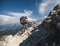Why do so few bikers know the hut, even though it is very close to a classic Transalp route? Well, the turn-off is rocky, steep and exposed.