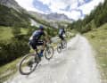 Mit dem Schwung einiger Trails im Oberen Vinschgaus geht's in den superlangen Anstieg aus dem Val Müstair zum 2235 Meter hohen Döss Radond. Die alpine Kulisse sorgt für mentale Stärke.