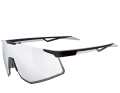 Our expert calls glasses with clear lenses "lab goggles style". But they make perfect sense in the dark forest. The stylish alternative: self-tinting glasses.