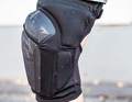 Even if the EVA pads on the sides have hardly any measurable protective effect, they still give the wearer a feeling of security.