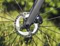 Powerful and sensitive: the unchanged brakes are still top-notch, and 180-millimetre discs are also possible with the right wheel