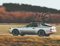 The Porsche 924 was built from 1975-1988 (S model) and was called the "housewives' Porsche" at the time. In the meantime, the model has become a cult car.