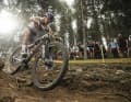 Mit seinem IsoStrut-Hinterbau verbindet das Supercaliber hohen Vortrieb mit überraschend viel Komfort – die ausgewogenste Lösung im Test. XC-Star Evie Richards nutze das Bike teilweis sogar imXC-Weltcup.