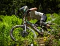 During the competition season, Sofia Wiedenroth weighs a slim 52 kilos. Despite this, she also moves heavy e-enduro bikes through tough terrain.