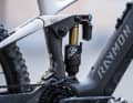 The rear end of the Raymon Tarok features a Fox X2 Factory air shock with all kinds of adjustment options. 160 millimetres of travel are available